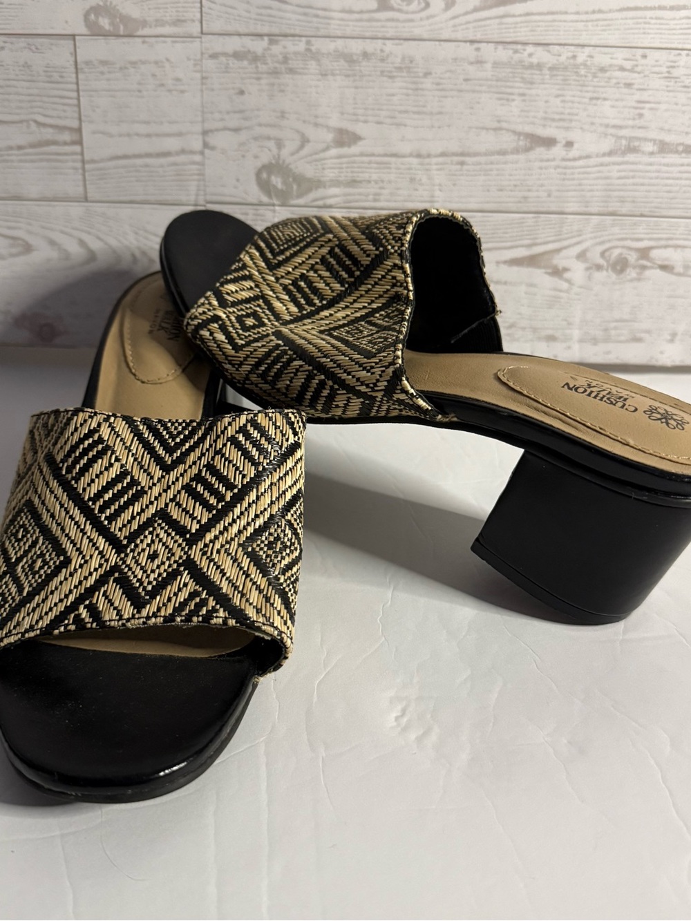 Avon Comfort Geometric Slide Sandals size 7 Woven black tan Aztec